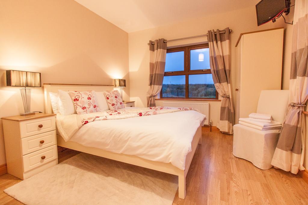 Bed and Breakfast Achill Water'S Edge Doogort Экстерьер фото